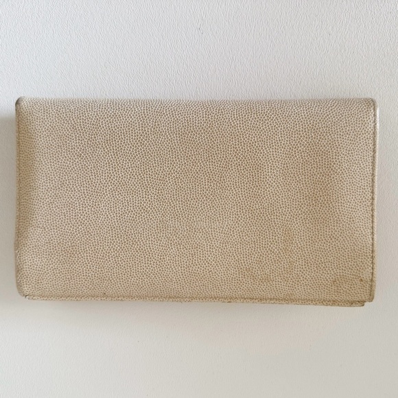 Salvatore Ferragamo Wallet Pebbled Leather Cream Casual Classic Chic Minimalist - Picture 2 of 12